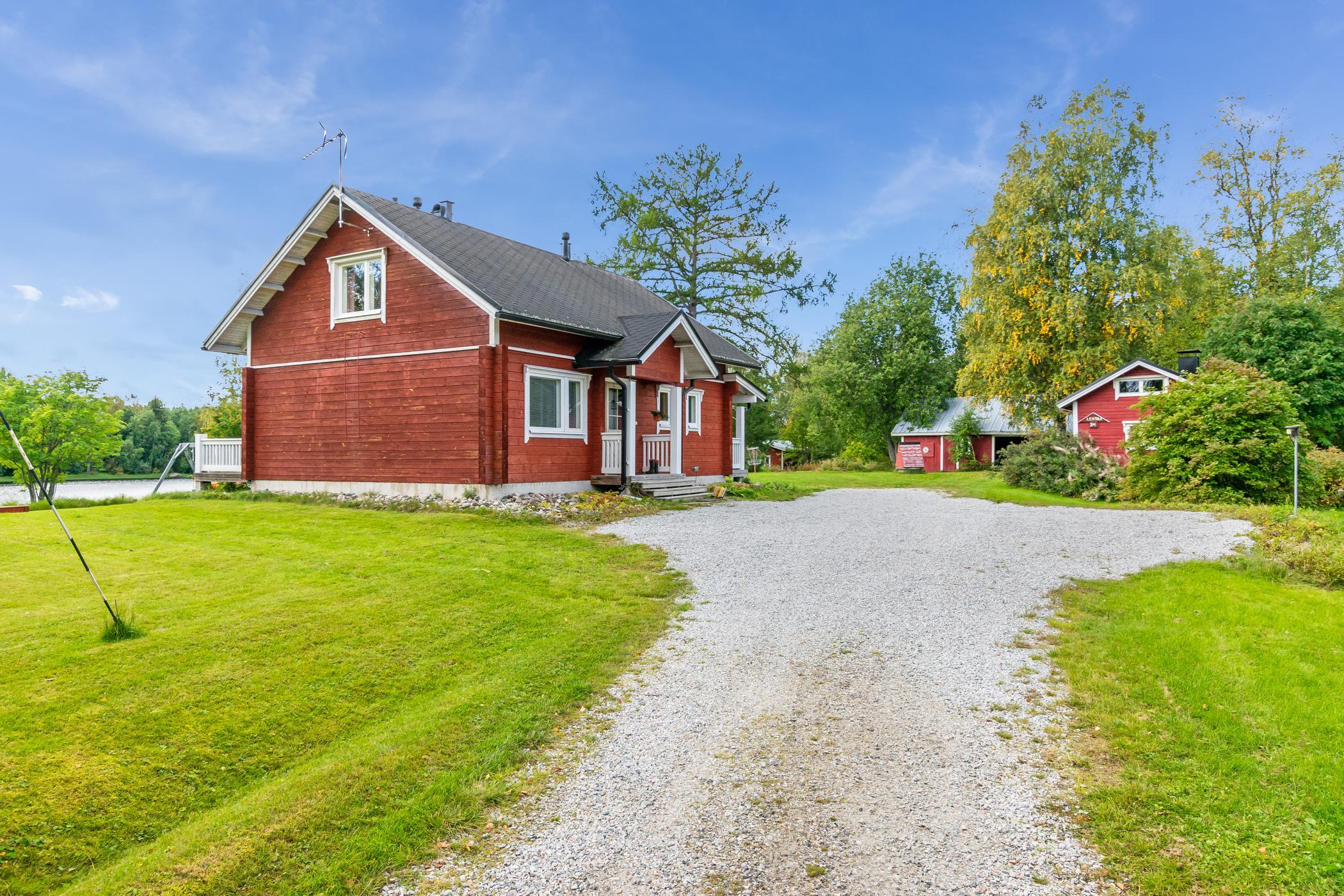 Idyllic setting of Lehtola cabin by the Tenet River, showcasing the peaceful environment.