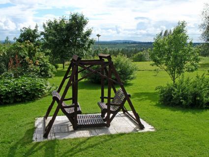 Sunny deck area of Vaaran Loma-Asunto overlooking the natural beauty of Kainuu.