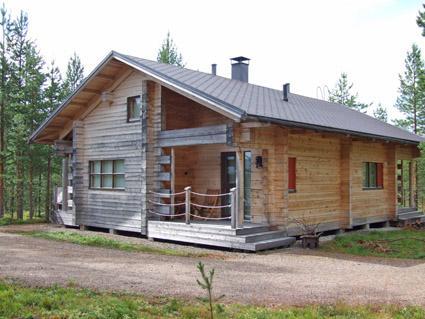 36 km north of Kuusamo, Ruka 11 km, Lake Kantojärvi 30 m, sandy beach, pier, boat.