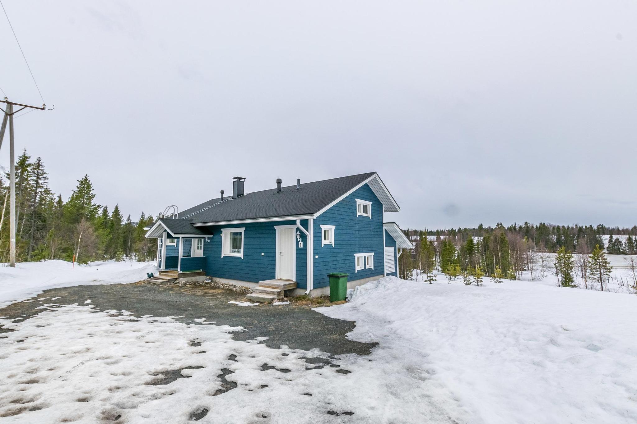 A plank-built cottage located at Rukan Seitakallio 1 in Ruka, Northern Ostrobothnia. Situated 20km north of Kuusamo and 4km from Ruka, the cottage is 500m from Lake Rukajärvi and 1km from a public beach. Built in 2003, the cottage features a bedroom with two beds, a living room with a convertible sofa, an upstairs area with four beds, a combined kitchen and living room, and an electric sauna.