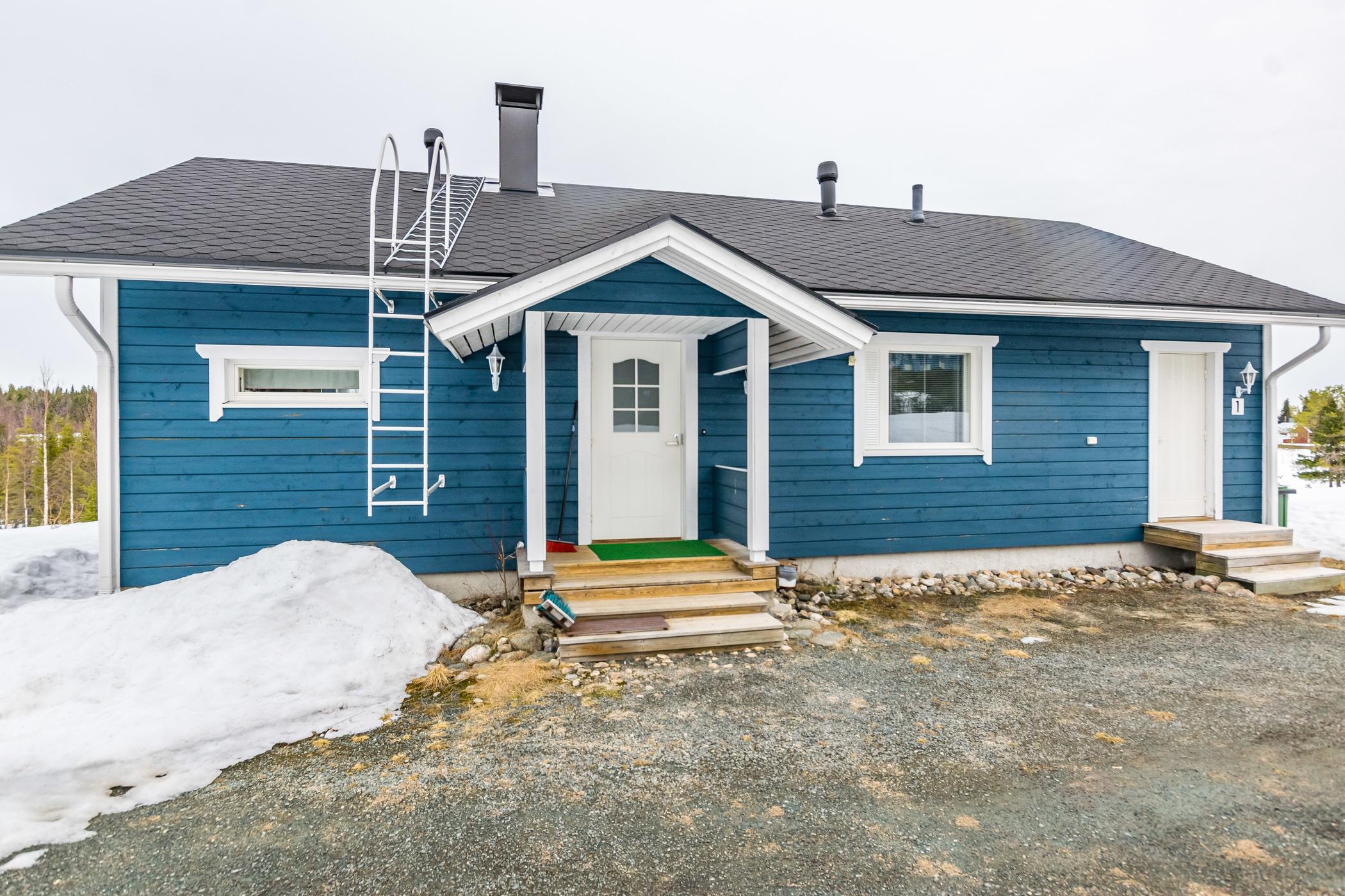 A plank-built cottage located at Rukan Seitakallio 1 in Ruka, Northern Ostrobothnia. Situated 20km north of Kuusamo and 4km from Ruka, the cottage is 500m from Lake Rukajärvi and 1km from a public beach. Built in 2003, the cottage features a bedroom with two beds, a living room with a convertible sofa, an upstairs area with four beds, a combined kitchen and living room, and an electric sauna.