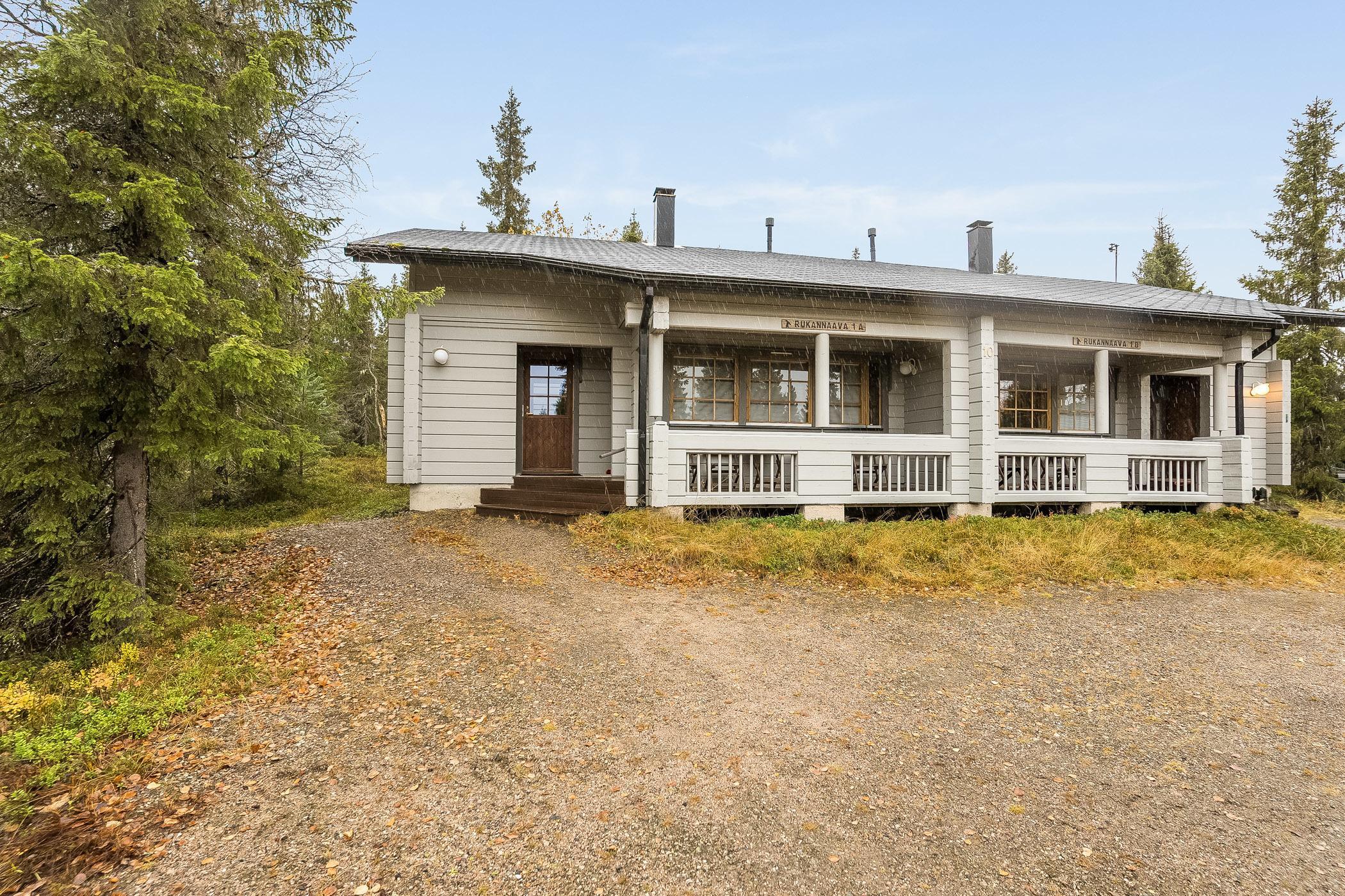 An apartment located in a log-built semi-detached house at Rukannaava 1A in Vuosselinrinne, Kuusamo, Northern Ostrobothnia, approximately 25km north of Kuusamo and 800m from Vuosseli (Eastern Ruka). Built in 2000, the apartment includes a bedroom with a double bed, a second bedroom on a loft with two beds, an additional loft space with a convertible sofa for two and two more beds, and a combined kitchen and living room. The total area is 52 m² with an additional 26 m² loft, with the loft's highest point at 190 cm.