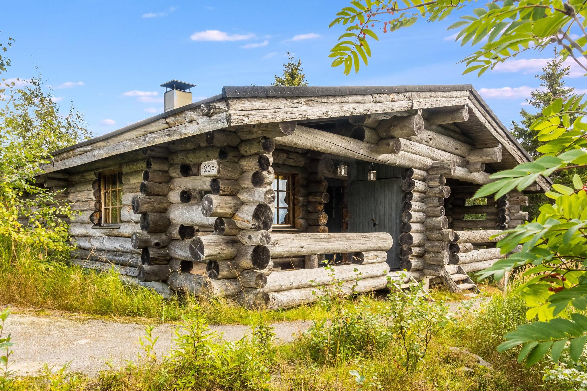 A kelo log-built semi-detached cabin located at the top of the Iso-Syöte fell, 140 km northeast of Oulu in a village of mountain lodges. Built in 1985, this apartment offers a living room/kitchen with a spreadable sofa, a bedroom with two beds and an additional loft bed accessible via a steep ladder. It includes a sauna, a washroom/WC, and a covered terrace, boasting beautiful views of the surrounding landscapes. Nearby amenities include ski slopes, ski trails, and restaurant services. Pets are welcome. The apartment can accommodate up to 5 guests, though it is recommended for 4 guests (2 adults and 1-2 children) for comfort.