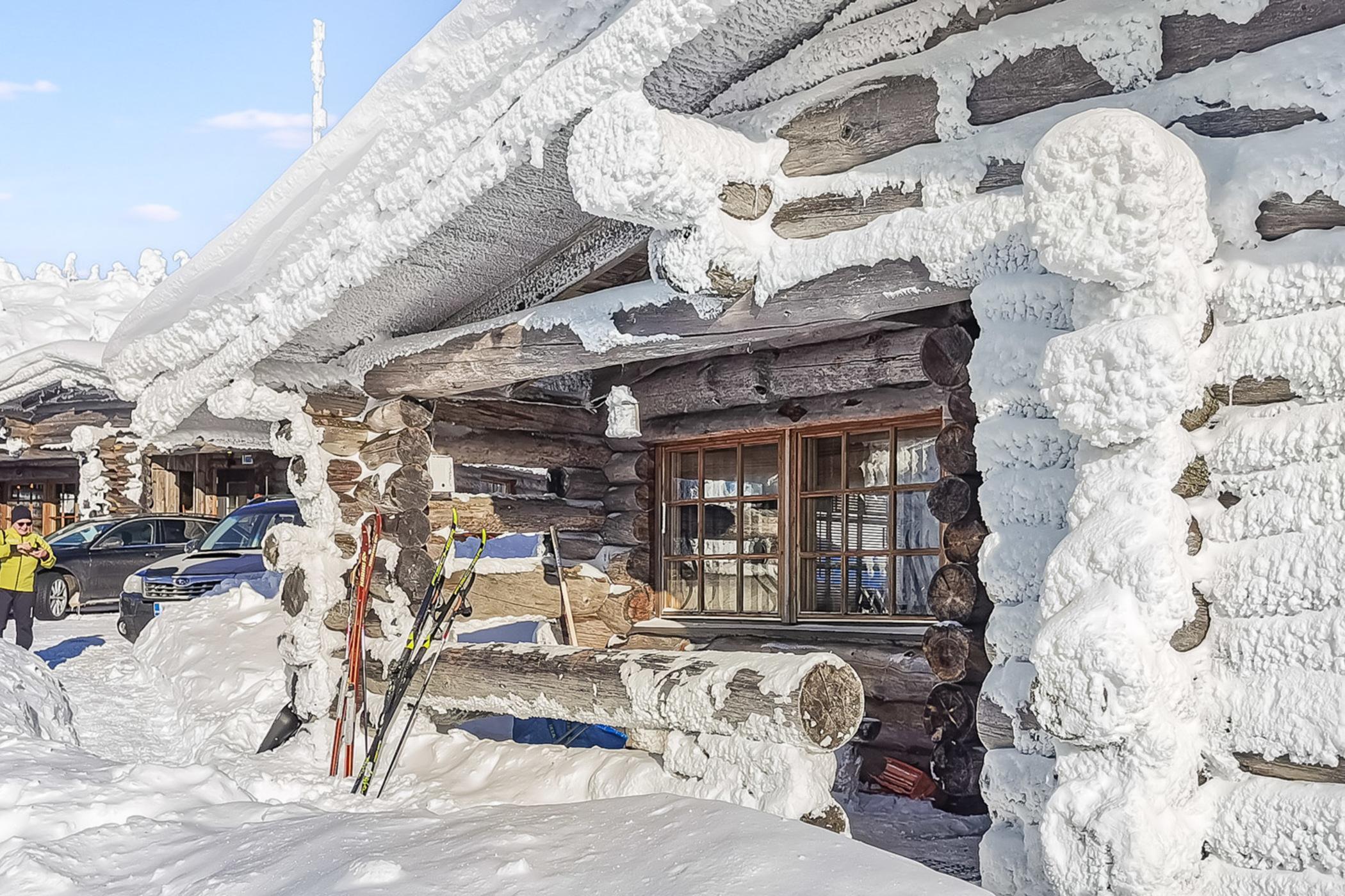 A kelo log-built semi-detached cabin located at the top of the Iso-Syöte fell, 140 km northeast of Oulu in a village of mountain lodges. Built in 1985, this apartment offers a living room/kitchen with a spreadable sofa, a bedroom with two beds and an additional loft bed accessible via a steep ladder. It includes a sauna, a washroom/WC, and a covered terrace, boasting beautiful views of the surrounding landscapes. Nearby amenities include ski slopes, ski trails, and restaurant services. Pets are welcome. The apartment can accommodate up to 5 guests, though it is recommended for 4 guests (2 adults and 1-2 children) for comfort.